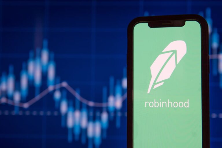 Top investing apps register 100 million downloads milestone